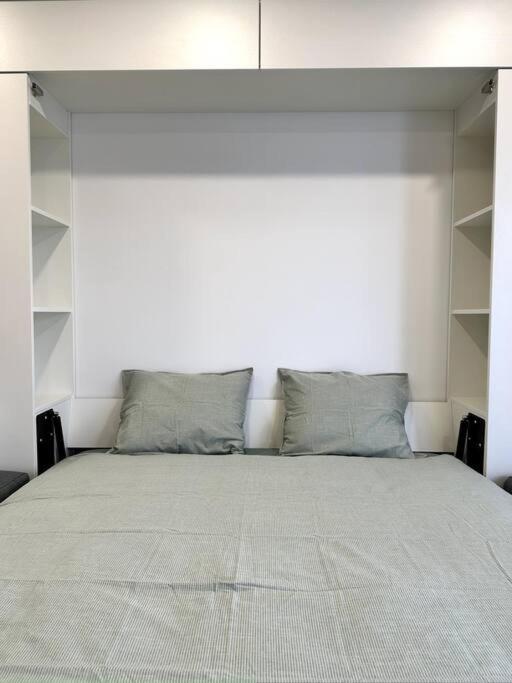 Wolfie Apartment, Center *
