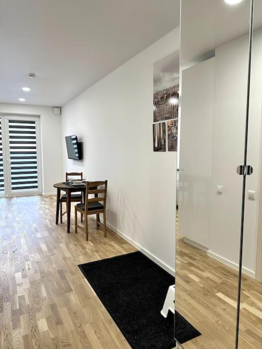 Wolfie Apartment, Center *